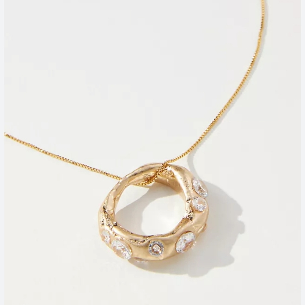 ANTHROPOLOGIE Sculpted Ring Pendant Gold Necklace With Crystals NWT RARE